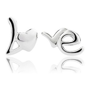 Fashionable silver earring